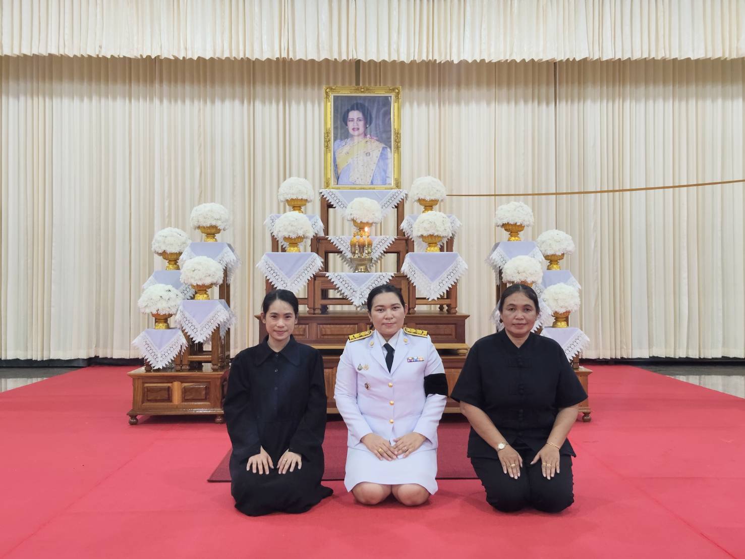 พช.บางกระทุ่ม ร่วมพิธีบำเพ็ญกุศล​ ในวาระครบ 15 วัน​ (ปัณรสมวาร)​ แห่งการสวรรคต​ เพื่อถวายเป็นพระราชกุศล​ แด่สมเด็จพระนางเจ้าสิริกิติ์​ พระบรมราชินีนาถ​ พระบรมราชชนนีพันปีหลวง