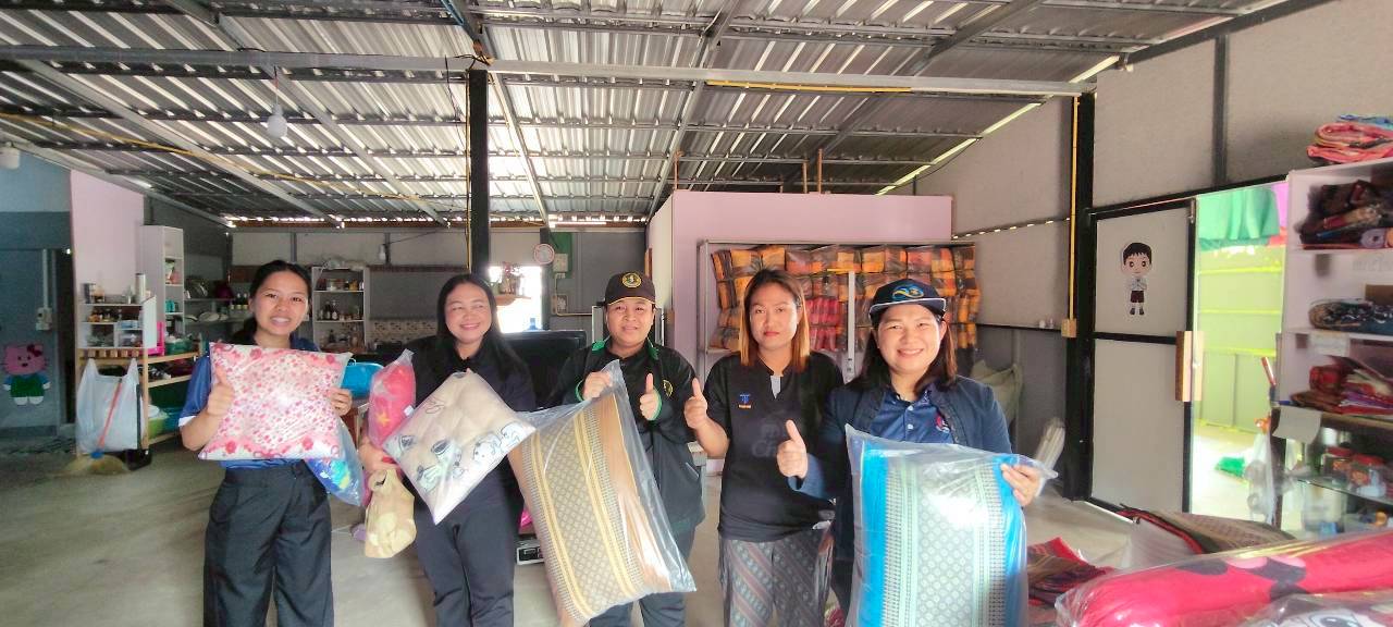 พช.บางกระทุ่ม ร่วมกับคณะอนุกรรมการกลั่นกรองและติดตามการดำเนินงานกองทุนพัฒนาบทบาทสตรีอำเภอ อำเภอบางกระทุ่ม ลงพื้นที่ติดตามสนับสนุนการดำเนินงานกองทุนพัฒนาบทบาทสตรี