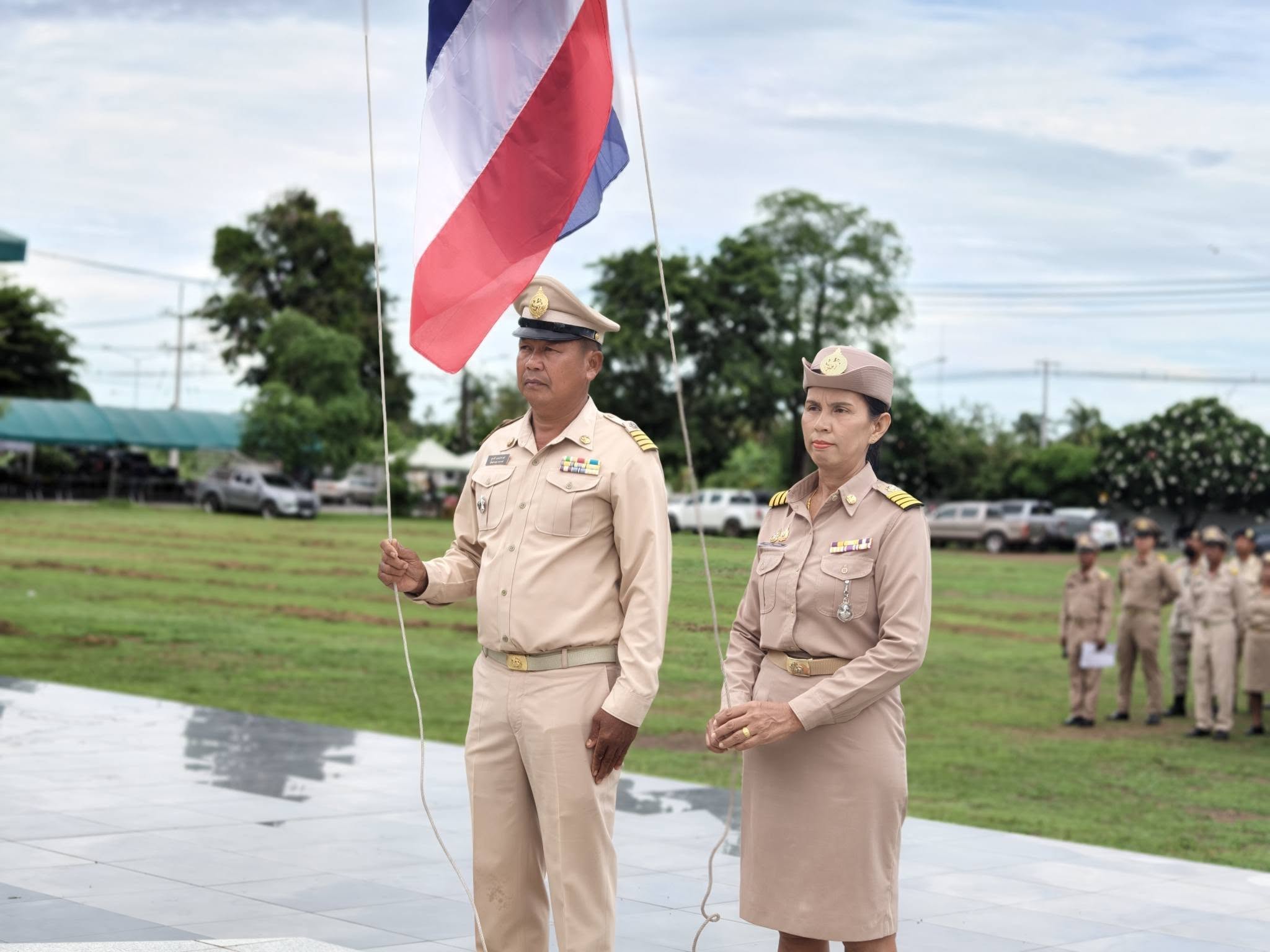 พช.บางกระทุ่ม ร่วมกิจกรรมเคารพธงชาติไทย สวดมนต์ไหว้พระ ถวายความเคารพหน้าพระบรมฉายาลักษณ์พระบาทสมเด็จพระเจ้าอยู่หัว และสักการะพระบาทสมเด็จพระจุลจอมเกล้าเจ้าอยู่หัว